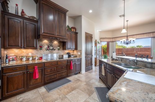 90 Brokenstone Trl, Kayenta UT 84738-6575 exterior