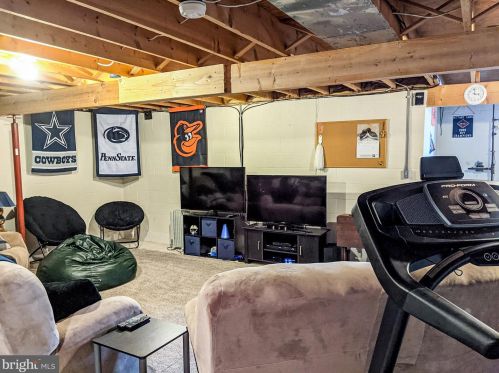 18 Sycamore Ln, Hanover PA 17331-4937 exterior