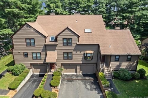 5 Stillmeadow Cir, Upper Stepney, CT 06468-2616