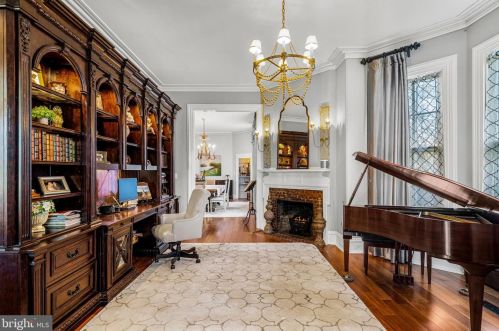 114 Kings Hwy, Tavistock NJ 08033-1981 exterior