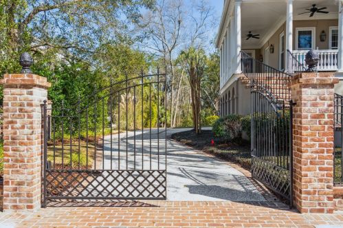 58 Saturday Rd, Mount Pleasant, SC 29464-2695