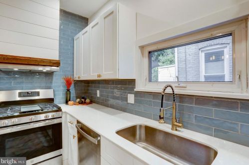 604 Mary St, Lancaster PA  17603-2819 exterior