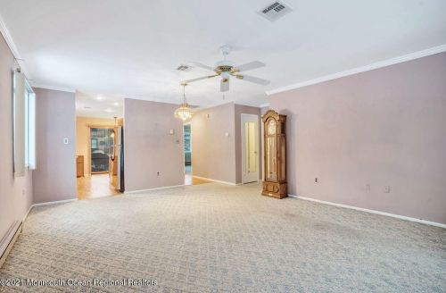 3 Manchester Ct, Tinton Falls NJ 07701-5492 exterior