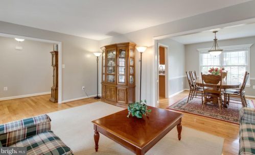 9305 Janphil Ln, Springfield VA  22153-3911 exterior