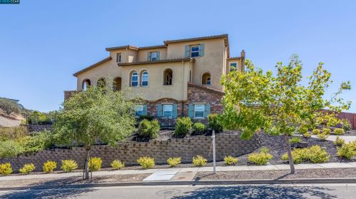 876 Bridle Ridge Dr, Fairfield, CA 94534-6743