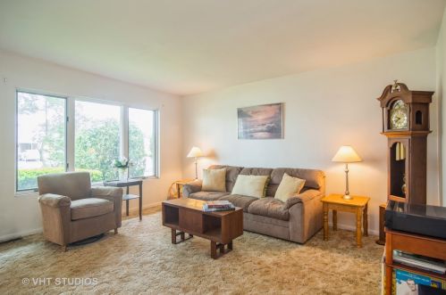 8538 Normal Ave, Niles, IL 60714-2328