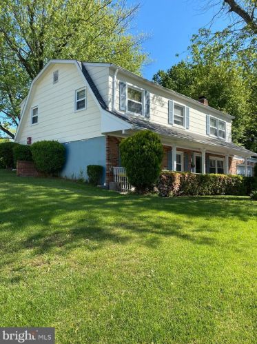 4102 Guilford Ln, Woodbridge, VA 22193-2519