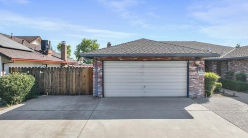 876 Placer Ave, Manteca, CA 95336-3839