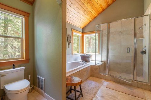 11090 Sitzmark Way, Truckee CA  96161-6128 exterior