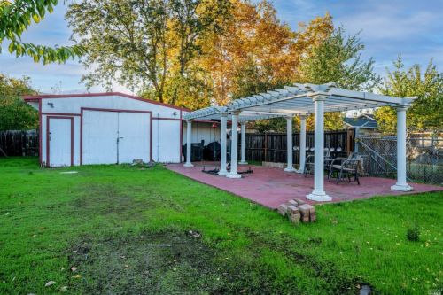 1080 Oak St, Ukiah CA  95482-3956 exterior