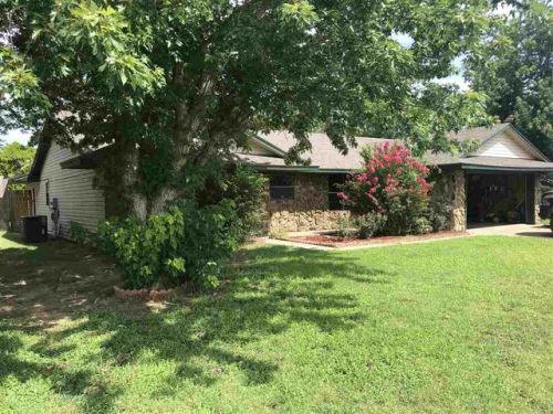 2924 Wilshire St, Woodward, OK 73801-6439
