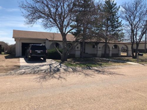 617 Copperstone Pl, Hugoton, KS 67951-2557