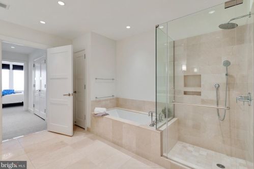 50 16th St, Philadelphia PA  19102-2516 exterior