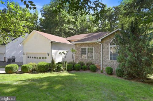 9 Howard Cir, Fredericksburg, VA 22405-2859