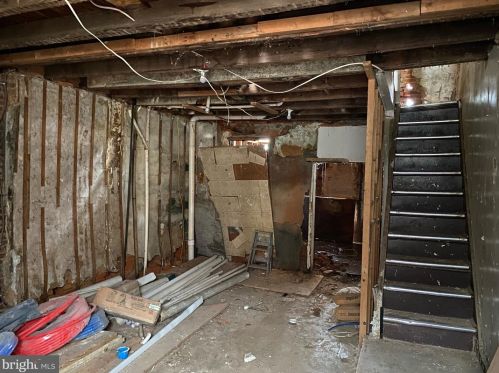 1728 3rd St, Philadelphia, PA 19122-3005