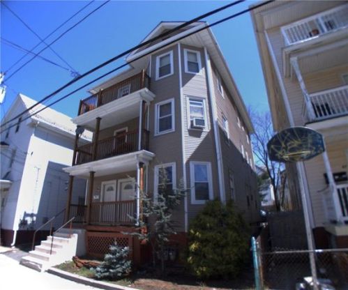 89 Ayrault St, Providence, RI 02908-4827