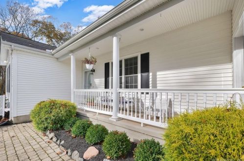 42 Vintage Ln, Wapping CT  06074-1616 exterior