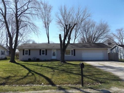714 Prairie St, Altamont, IL 62411-1614