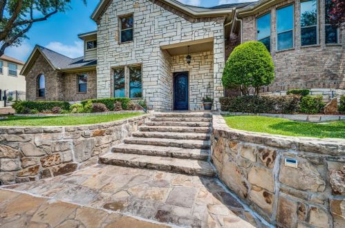 2221 Southern Oaks Dr, Cedar Hill, TX 75104-6414