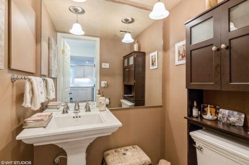 702 Waukegan Rd, Glenview, IL 60025-4359