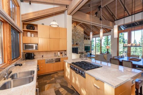 1721 Grouse Rdg, Truckee CA  96161-4033 exterior