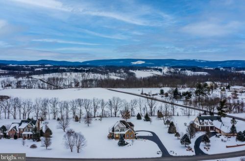 5 Linden Dr, Carlisle PA 17015-6906 exterior