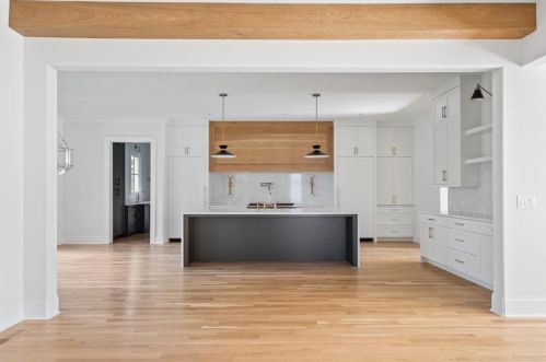 679 Moores Mill Rd, Atlanta GA  30327-0015 exterior