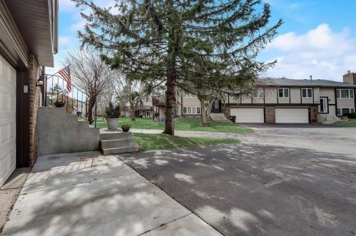 2862 Castleford Ct, Saint Paul MN  55125-3416 exterior