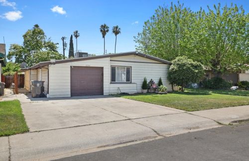 2234 Del Rio Dr, Stockton, CA 95204-1518