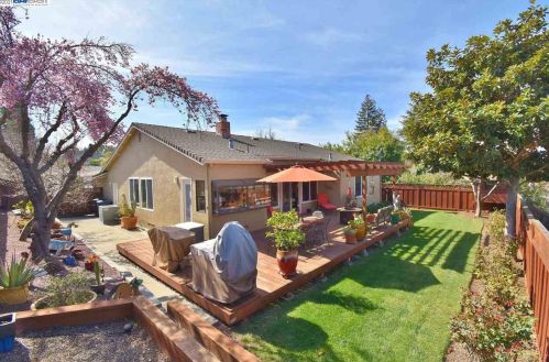 3295 Burgundy Dr, Pleasanton, CA 94566-6901