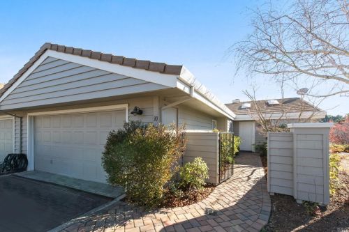 30 Peacock Ct, San Rafael, CA 94901-8326