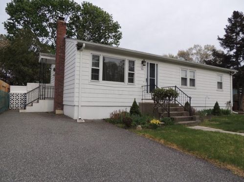 46 Chelmsford Ave, Warwick, RI 02889-9106