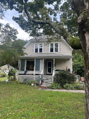 24 Fairview Ave, Derry, NH 03038-2727