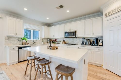 18458 Lakepointe Dr, Riverside CA  92503-0252 exterior