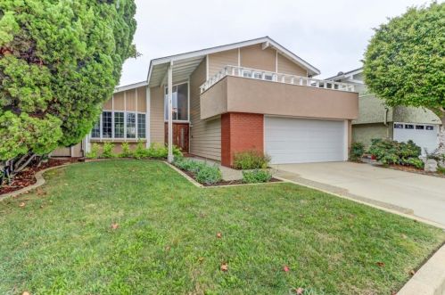 4301 Hazelnut Ave, Seal Beach, CA 90740-2913