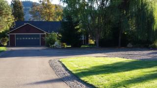 418 Rivershore Dr, Roseburg, OR 97470-9425