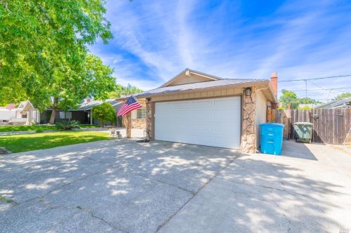 420 Deodara St, Vacaville, CA 95688-2637