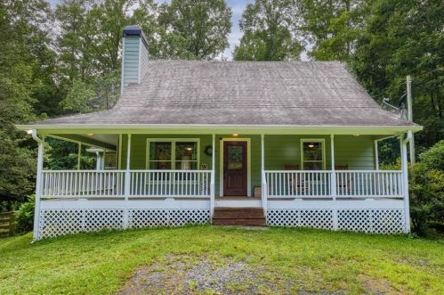 660 Sunflower Trl, Ellijay, GA 30536-7176