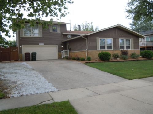 6157 Forestview Dr, Oak Forest, IL 60452-1746