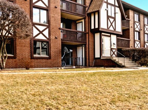 10561 Palos Pl, Palos Hills IL  60465-1960 exterior