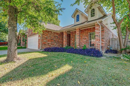 5020 Royal Burgess Dr, Fort Worth, TX 76135-1480