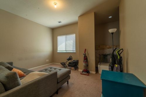 1061 Vermont Ave, Turlock CA  95380-5341 exterior