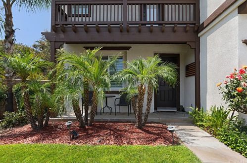 9297 Glenville Ct, Riverside, CA 92508-9317