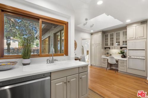 2575 Gardner Pl, Glendale CA  91206-3018 exterior