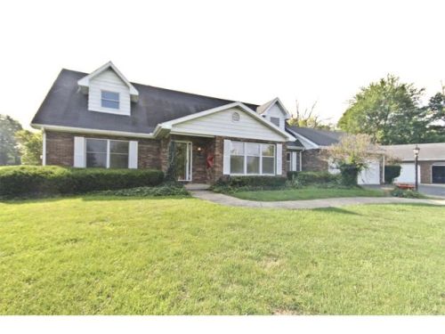 67 Shores Dr, Decatur, IL 62521-5570