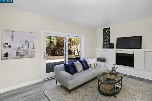 2945 Frayne Ln, Concord CA  94518-2215 exterior