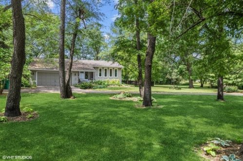 440 Sunset Dr, Bull Valley, IL 60014-5333