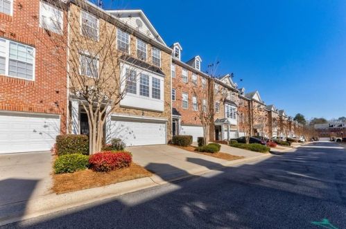 3739 Chattahoochee Summit Dr, Atlanta, GA 30339-3246