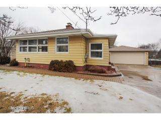 206 Ellis Ave, Green Oaks, IL 60048-1931