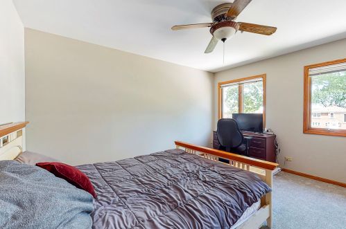 8143 Oak Ln, Niles IL  60714-2720 exterior